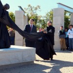 Florence’s Mayor Wukela and Alex Palkovich unveiling the Home Safe monument as the crowd looks on