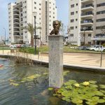 Izhak Shamir – on pedestal in water feature