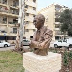 Shimon Peres – side vuew